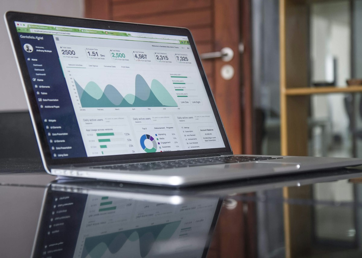 Illustrative laptop used for business analysis.
